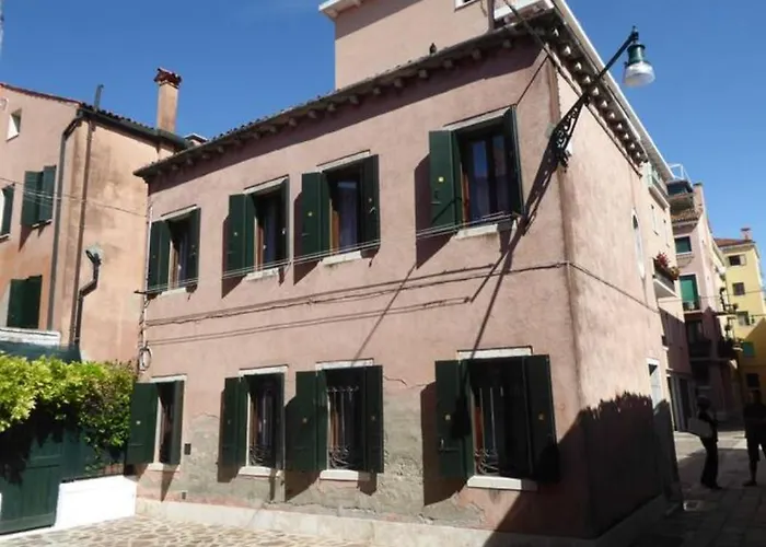 Due Passi Dall'antico Ghetto